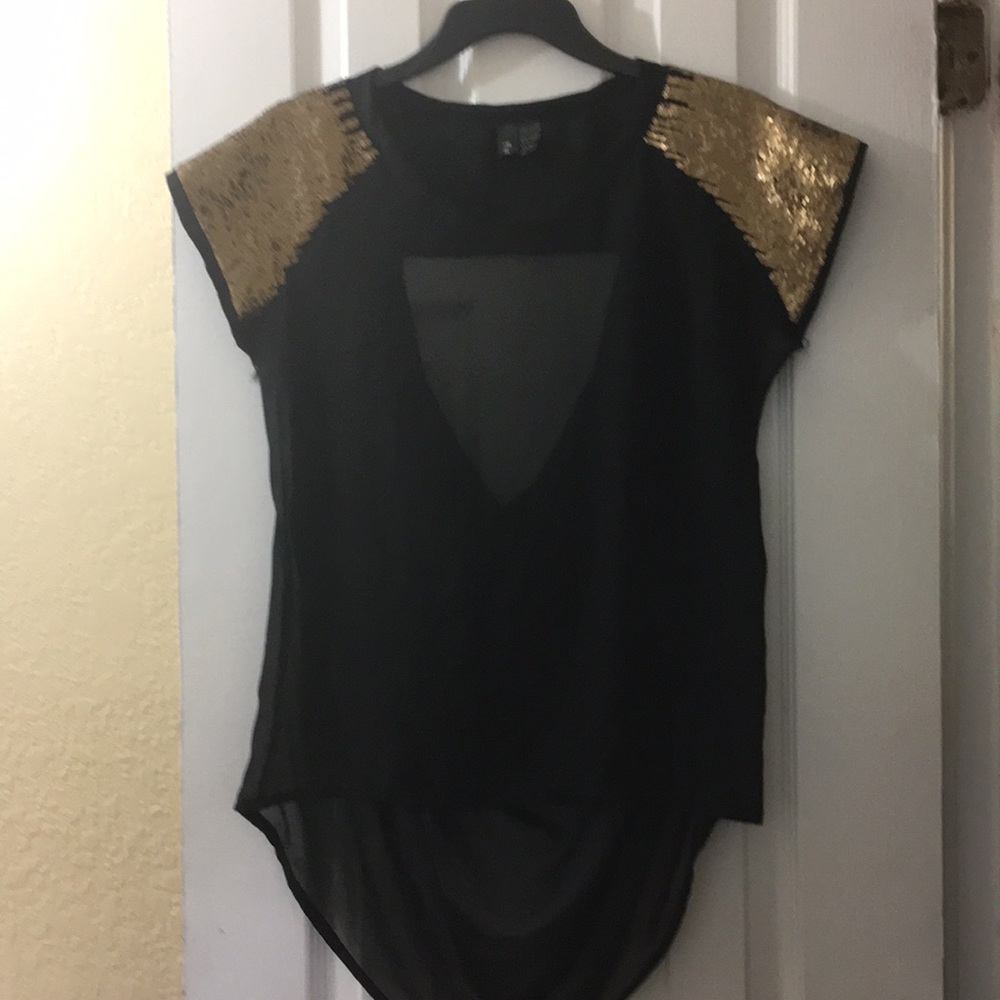 Shoulder sequence top